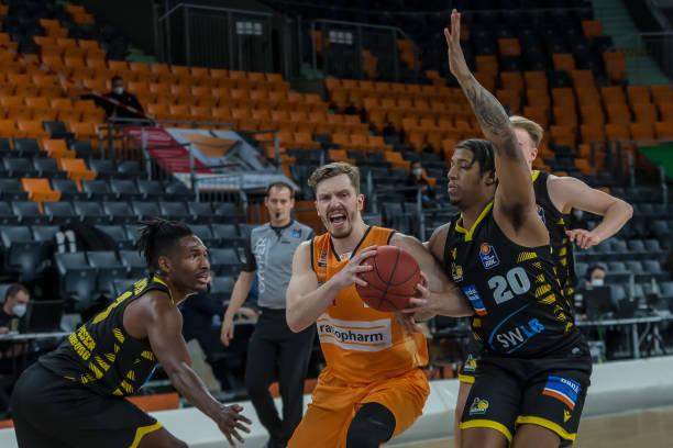 强队中的地 强队中的地